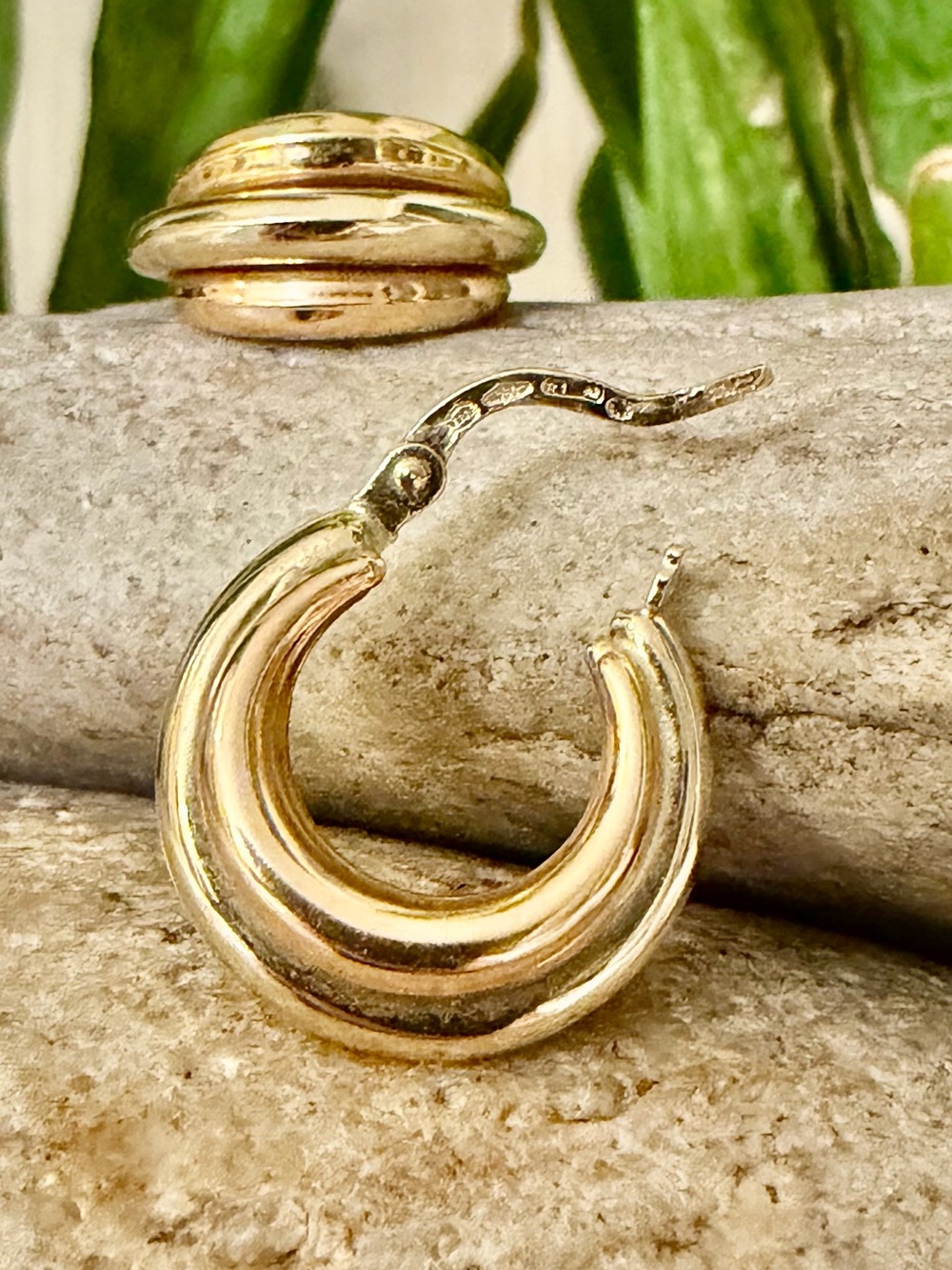 18 karat gold hoop earrings